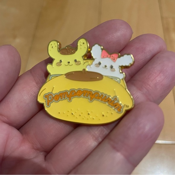 New sanrio pompompurin pin - Picture 3 of 4